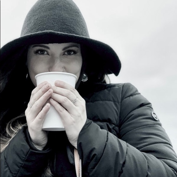 Meet your Posher, Taylor - Picture 3 of 4